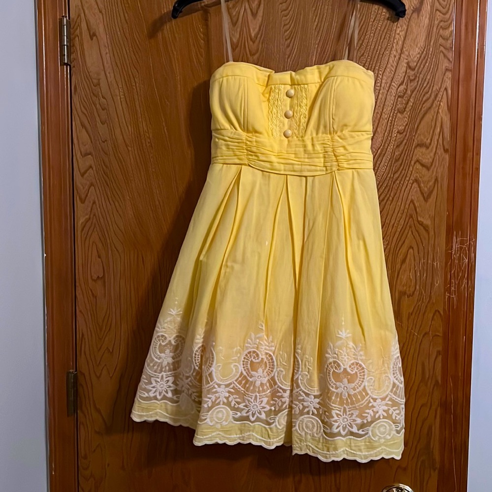 Yellow strapless dress